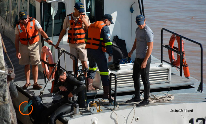 «Según los datos que yo tengo, vieron a tres personas empujando a mi hijo al agua»