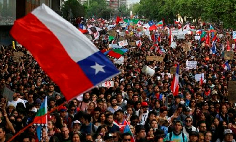 Una trabajadora estatal chilena denunció que fue obligada a infiltrarse en las protestas para espiar
