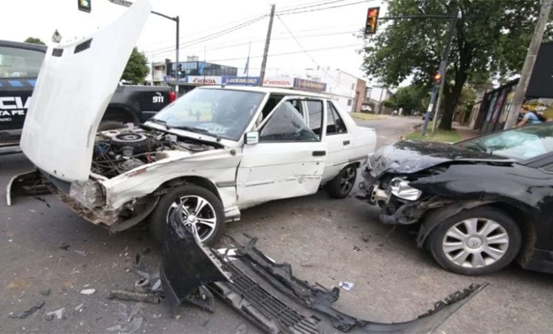 Discusión en un boliche, persecución, disparos y choque: un herido grave