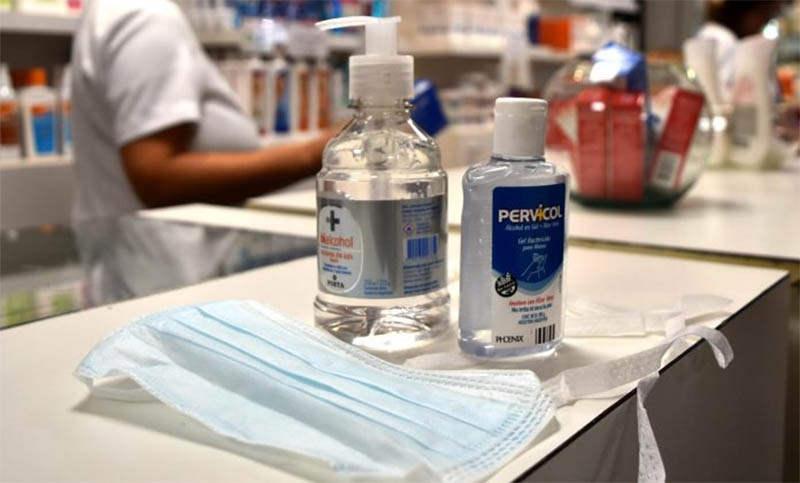 Nueve de cada diez rosarinos pregunta sobre el coronavirus cuando ingresa a una farmacia