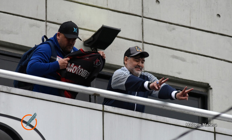 Hinchas de Newell’s convocan para recibir a Maradona este viernes