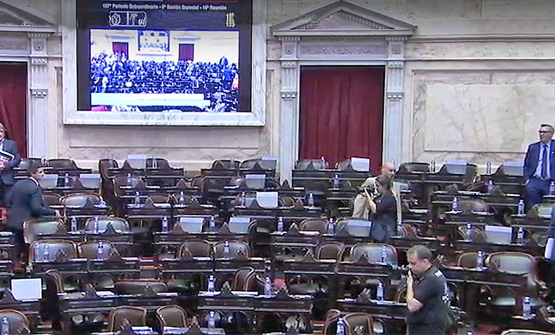 Juntos por el Cambio cuestionó la presencia de Scioli en la sesión y se levantó de sus bancas