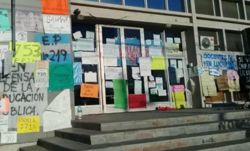 Docentes de Chubut no empiezan las clases por paro de 72 horas