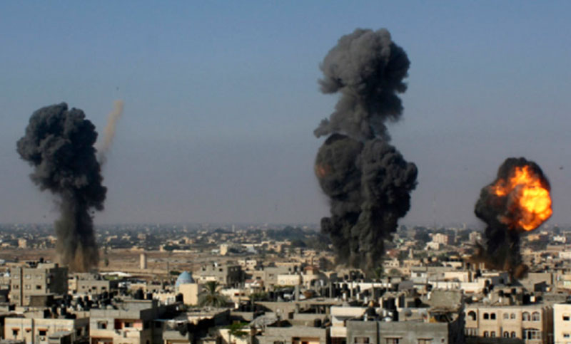 Israel bombardeó objetivos de Hamas en Gaza y endureció el bloqueo