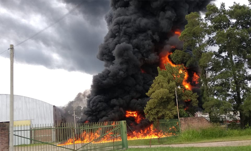 Explosión e incendio en un depósito de Recreo: un muerto y 3 heridos