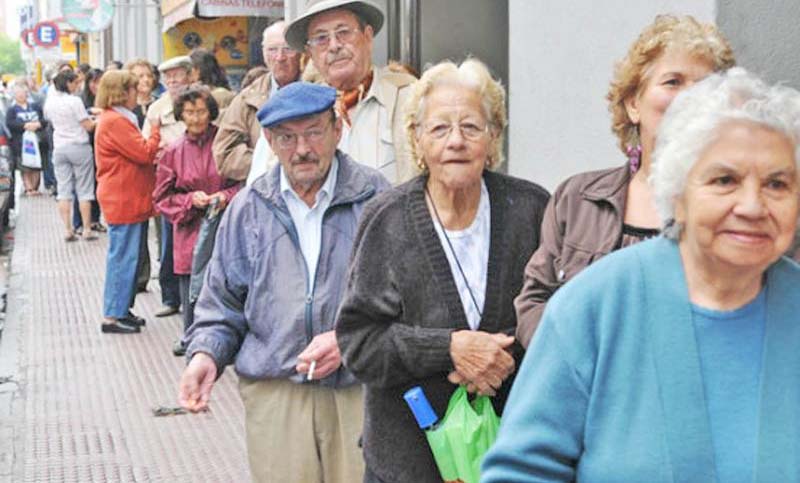 A partir del 1º de marzo rige la  devolución del 15% sobre compras de jubilados y beneficiarios de planes