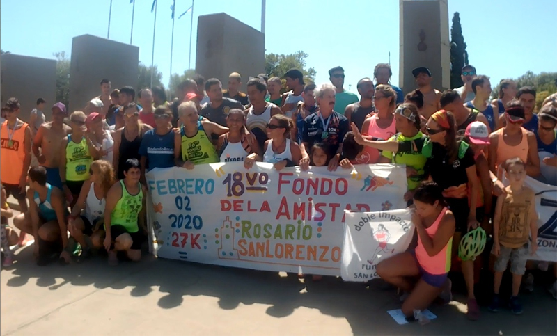 Casi 300 personas corrieron 27km desde el Monumento a la Bandera a San Lorenzo