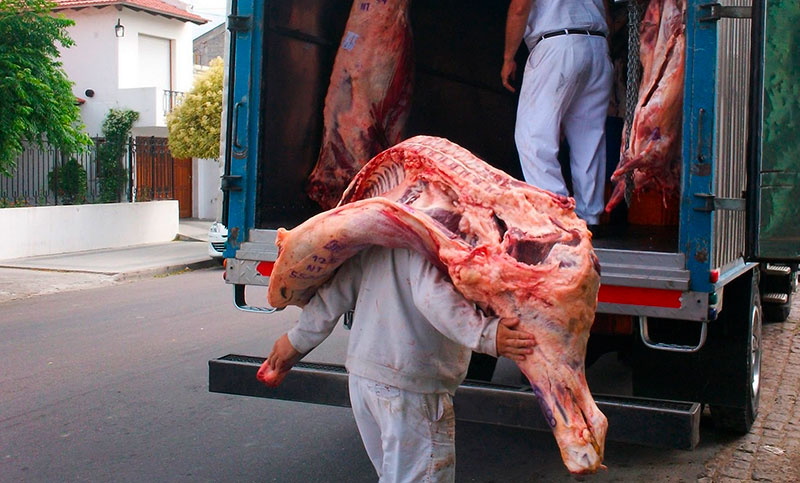 La Federación de la Carne analizó con el ministro Moroni la aplicación del decreto que prohíbe el traslado de media res al hombro