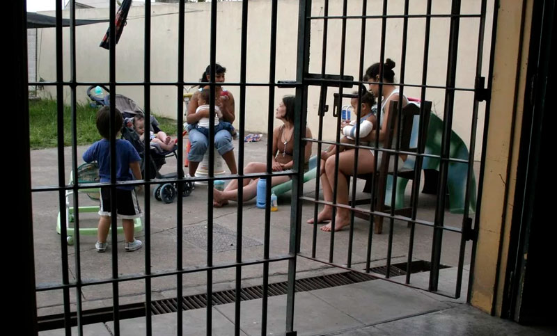 La Corte Suprema resolvió que las mujeres privadas de su libertad tienen derecho a percibir asignaciones por hijo y por embarazo