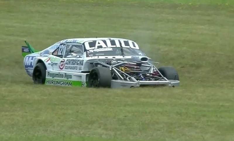 Un banderillero murió al ser atropellado por un automovilista en el TC Mouras y se suspendió la carrera