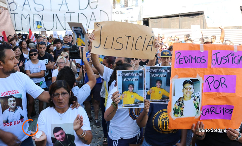 Familiares y amigos de Carlos Orellano reclamaron justicia en la puerta de Ming