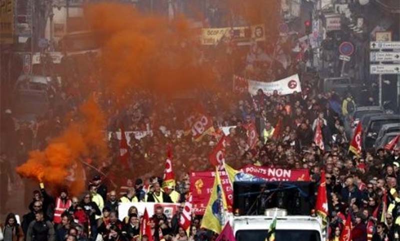 Nueva jornada de protestas en París contra la reforma de pensiones