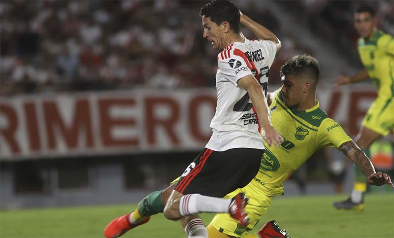 River salvó la punta pero cedió dos puntos en casa en la pelea por el título