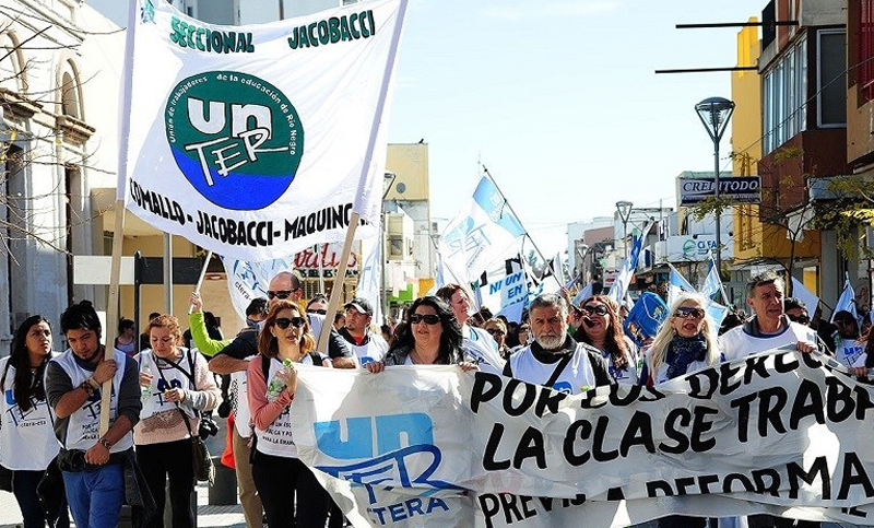Docentes de Río Negro exigen convocatoria urgente a paritaria