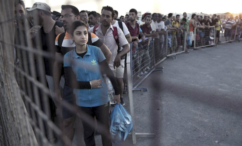 Grecia reprime a miles de refugiados que intentan cruzar desde Turquía