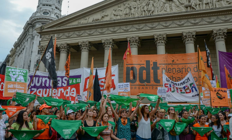 Agrupaciones de izquierda se manifestaron frente a la Catedral de Buenos Aires
