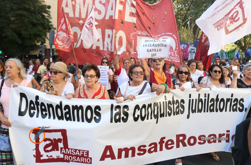 Los docentes marcharon contra la propuesta salarial del Gobierno