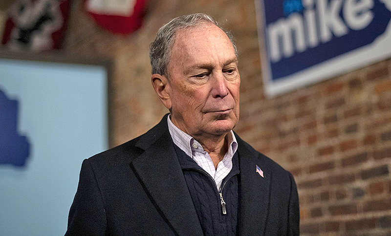 El multimillonario Bloomberg se retiró de las primarias demócratas y apoya a Biden