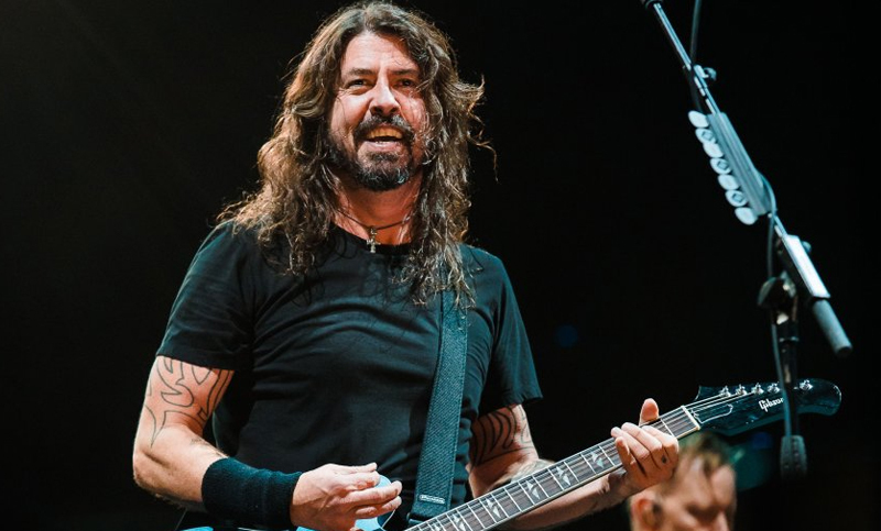 Dave Grohl contará anécdotas personales en Instagram para combatir al aburrimiento
