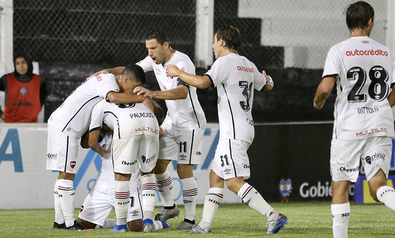 Newell’s supo defender su efectividad y debutó con triunfo en la Copa de la Superliga