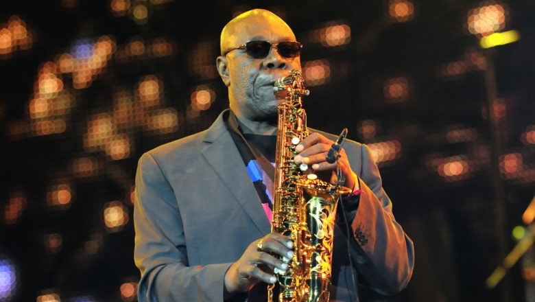 Muere a los 86 años por coronavirus Manu Dibango, figura del jazz africano