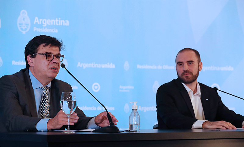 El Gobierno oficializó pago de 10 mil pesos a monotributistas e informales