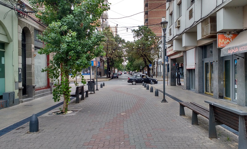 La ciudad de Santa Fe decretó que los comercios podrán abrir entre las 8 y las 18 