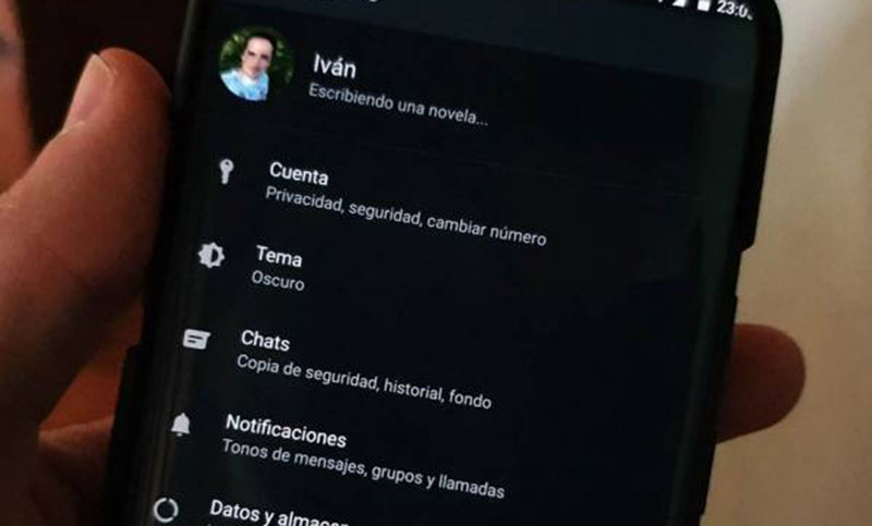 El modo oscuro de WhatsApp ya está disponible para iPhone y Android