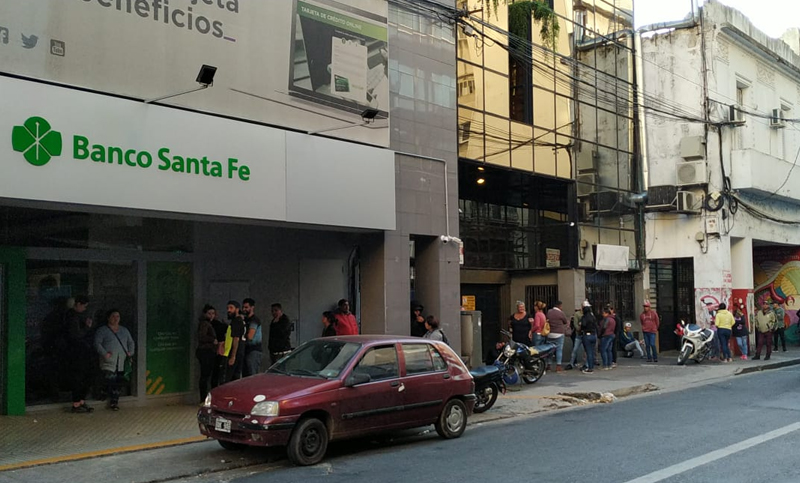 La sucursales bancarias permanecerán cerradas pero habrá carga de dinero en cajeros y banca electrónica