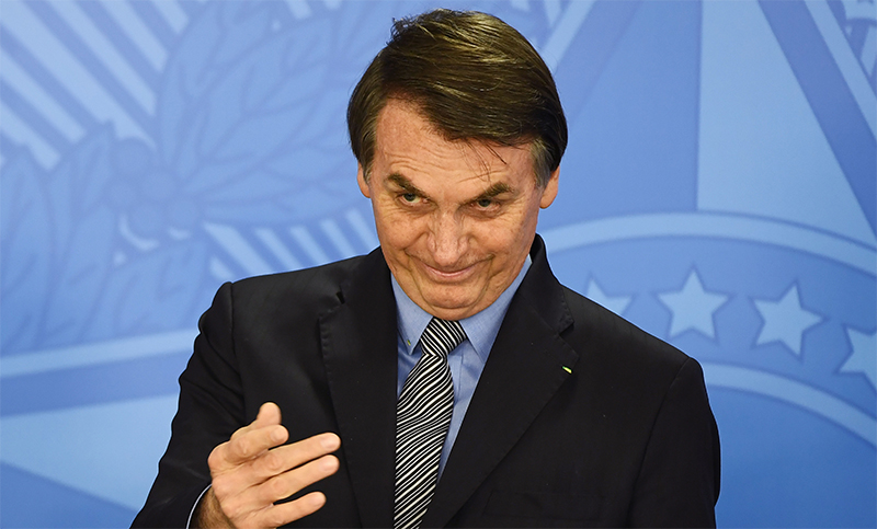 Bolsonaro da marcha atrás con el decreto que permitía no pagar salarios