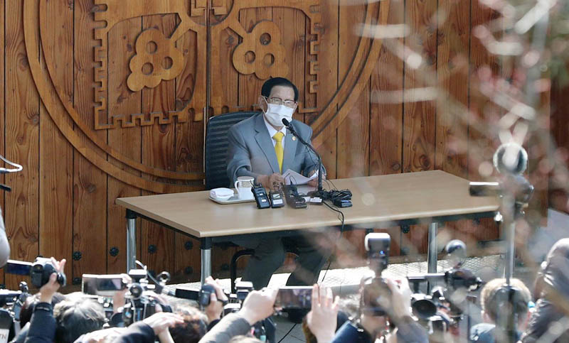 Líder de secta surcoreana pide disculpas por la propagación del coronavirus