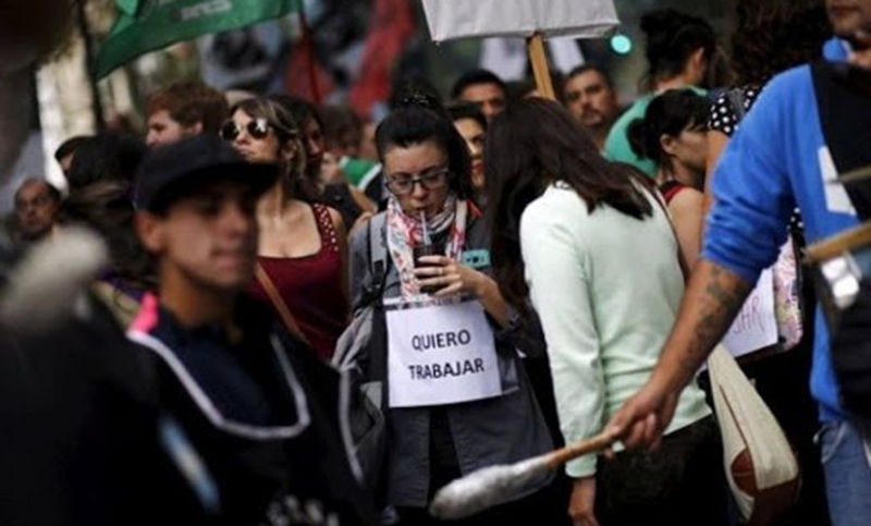 La desocupación cerró 2019 en 8,9%, según el INDEC
