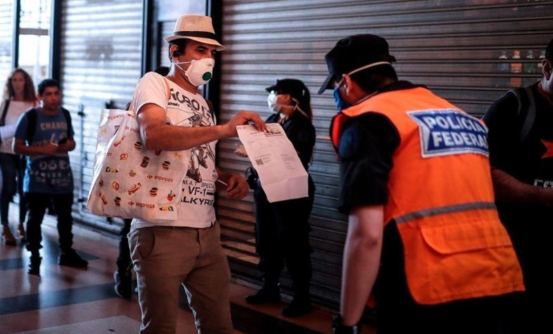 Amores, asados y carreras, las insólitas excusas para romper el aislamiento social