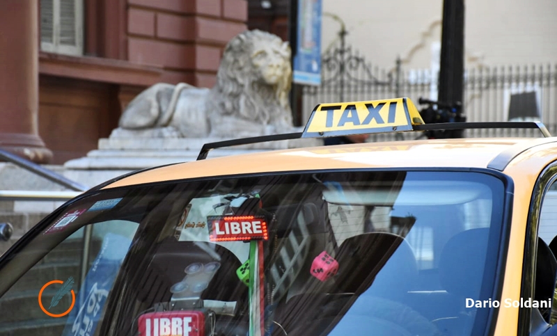 Piden que los taxis lleven alimentos y medicamentos a domicilio