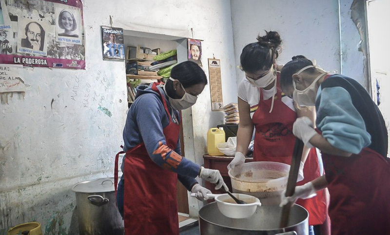 El coronavirus llegó al barrio Los Pumitas, que exige agua y entrega de alimentos