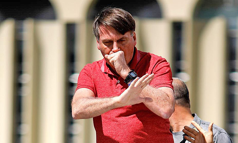 Bolsonaro aseguró que “no tiene sentido” huir de los contagios y que éstos llegarán al 70%