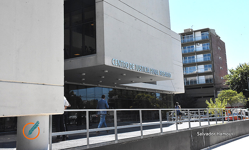 Prisión preventiva para hermana de Esteban Alvarado por tenencia de armas y estupefacientes 