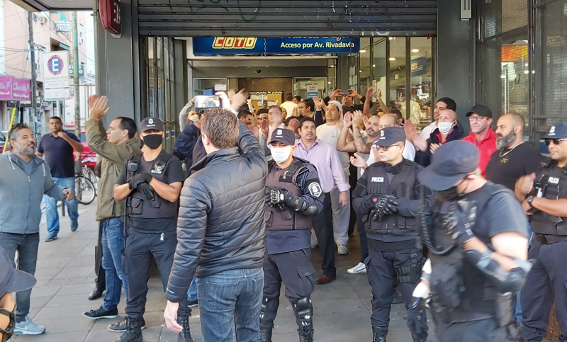 Clausuran un supermercado Coto de Ramos Mejía