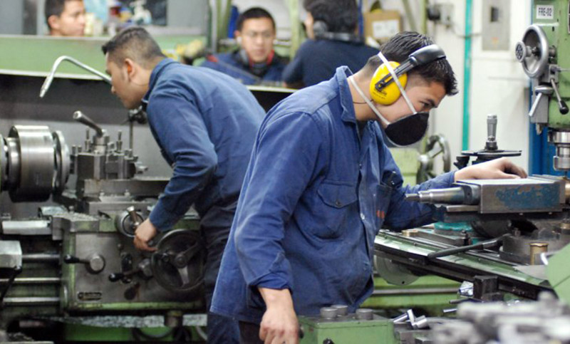 El empleo registrado bajó 0,9% en 2019 y creció el trabajo en negro y el cuentapropismo