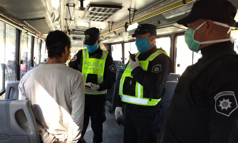 Cinco detenidos por violar el aislamiento, entre ellos un hombre con pedido de captura