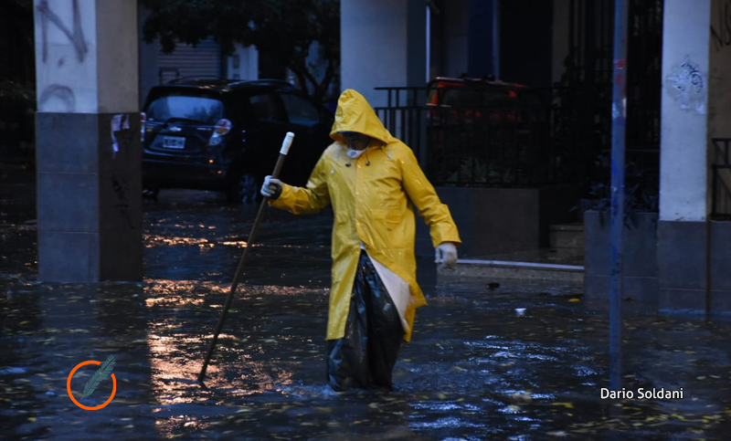Anegamientos, árboles caídos, lluvia y vientos fuertes, otros agravantes de la cuarentena
