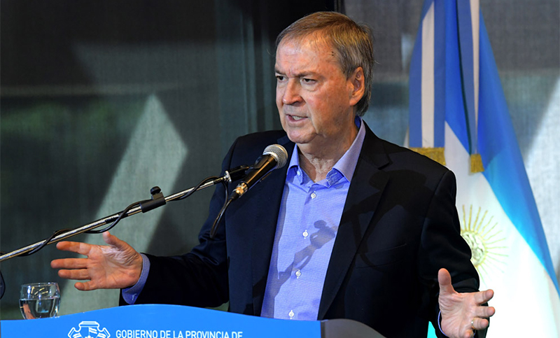 Schiaretti anunció que recortó su sueldo en un 45 por ciento por cuatro meses