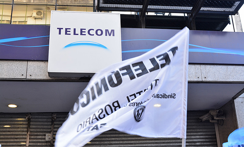 Los telefónicos de Rosario denunciaron a Telecom porque les quieren descontar dinero de sus salarios
