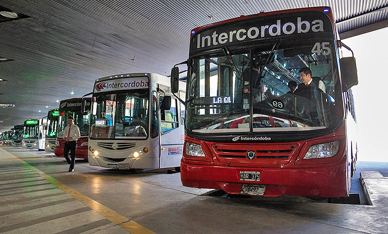 Trabajadores del transporte interurbano de Córdoba siguen sin cobrar parte de sus salarios