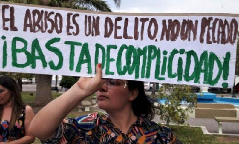 Sobrevivientes de abuso eclesiástico acusan a la Iglesia de «pretender mantener sus privilegios»