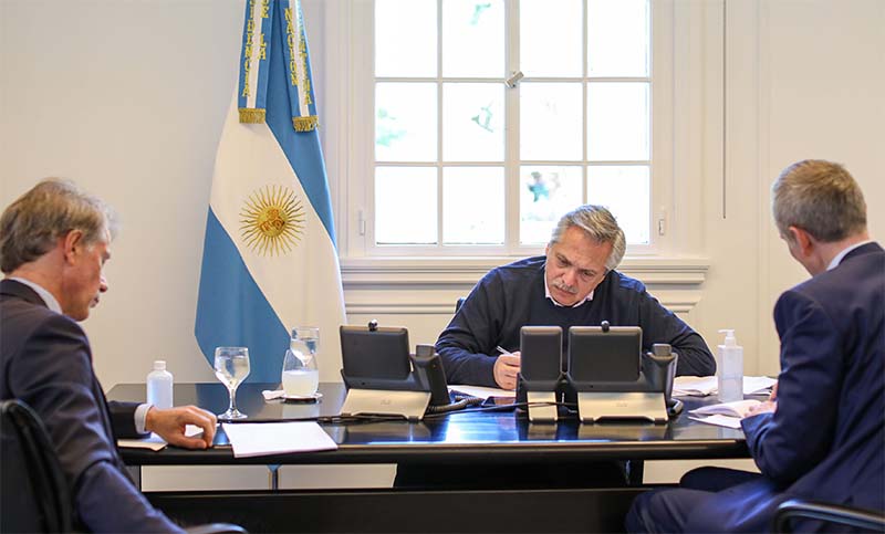 Fernández habló por teléfono una hora con Macron: pandemia, deuda y Albert Camus