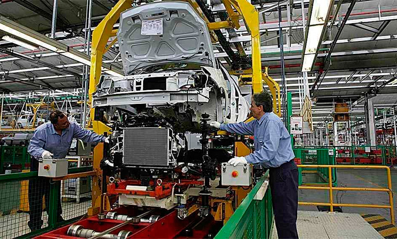 Las automotrices podrían reducir los salarios en un 10% durante la cuarentena