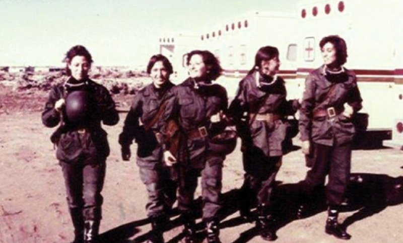 Evelina Sanzo y Flor Croci homenajean a las veteranas de Malvinas en “Ellas”
