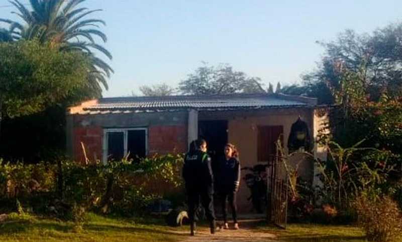 Asesinan a golpes en la cabeza a una mujer y buscan al marido, que huyó con el hijo de ambos