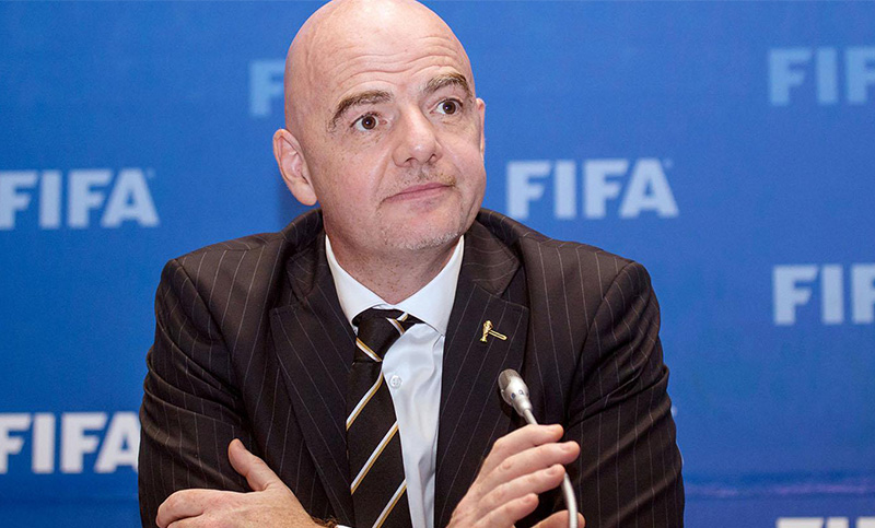 Infantino: «Ningún juego, ninguna competencia, vale arriesgar una vida humana»